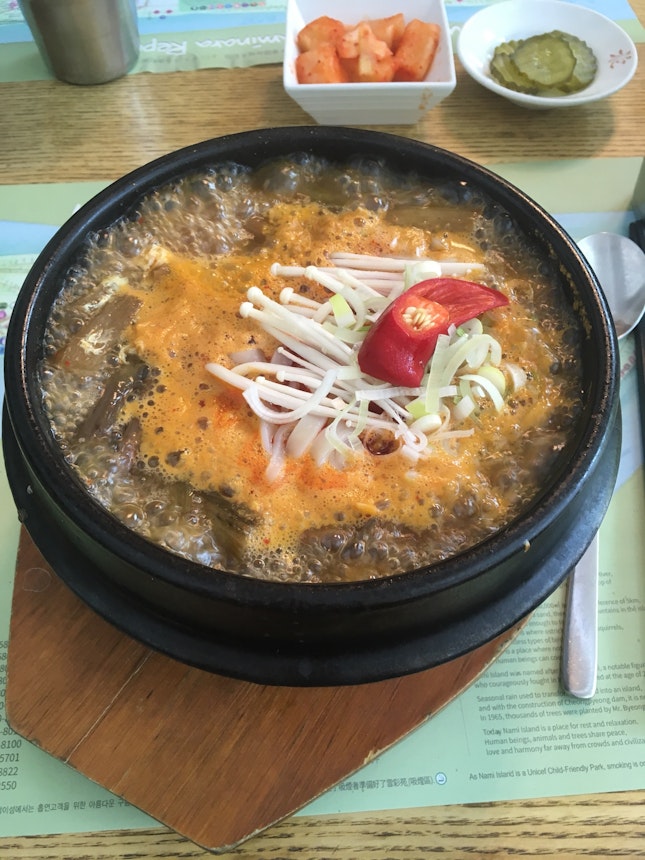 Beef Noodle Soup (₩12000)