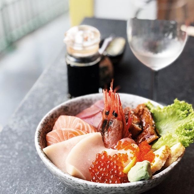 The Chirashi Kou from @chikuwateinishi - the beauty of the sashimi is marred by the lumpy rice underneath, as well as the half hour it took to cook my chawanmushi from scratch.