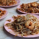 One of the dish that you cannot miss in Penang is Char Kway Teow especially those with duck egg.