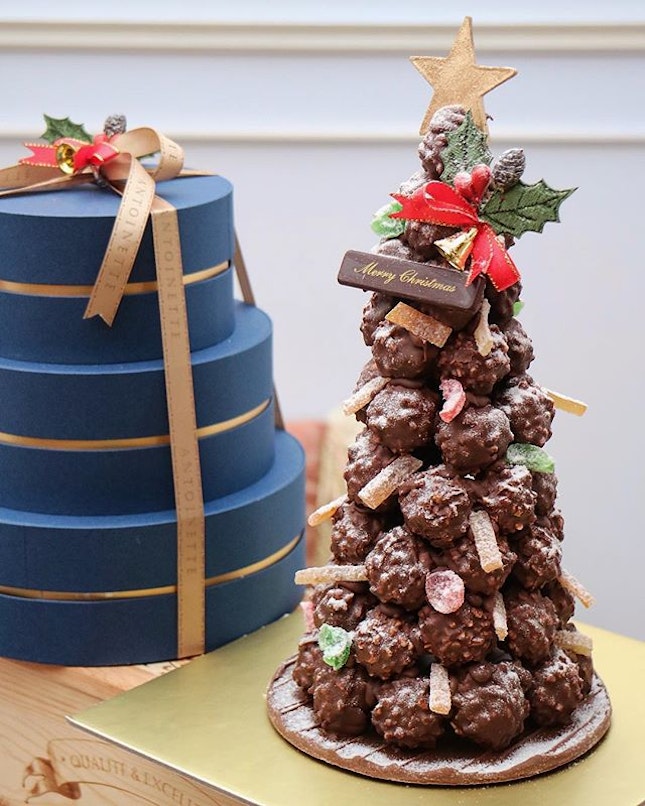 It’s the most wonderful time of the year~ Was wowed by the Chocolate Gianduja Ball Christmas Tree ($95).