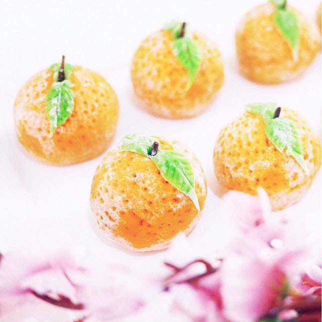 大吉大利🍊🍊
Featured: Kumquat-shaped mochi filled with yuzu-infused White Lotus Paste from @peonyjadesg 💞 Tastes very similar to snowskin mooncake & yummy 😻
.
