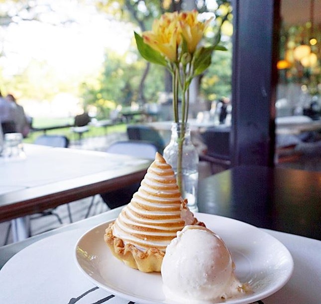 Pineapple Meringue Pie ($14)
Quite honestly liking this kind of nice and simple twist to the old time classics.
