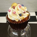 Small but yummilicious😋😋 #cakelovers #cupcakes #sgfoodies #sgbloggers #burpple #opensnapsg #openricesg #tfjdesserts #8dayseat #i8mondays #hungrygowhere #eatlist #eatoutsg #teabreak #dessert