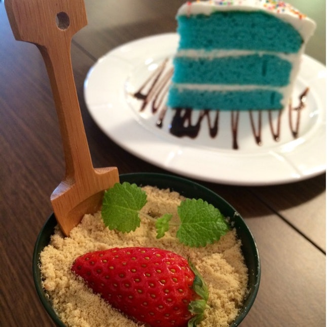 Horlick-misu & Blue Velvet Cake
