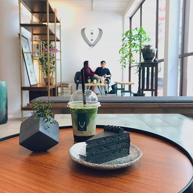 Goma cake and Hojicha matcha latte-The new venture from Hvala, a sit in cafe, at CHIJMES, with lots of natural light and spacious seating.