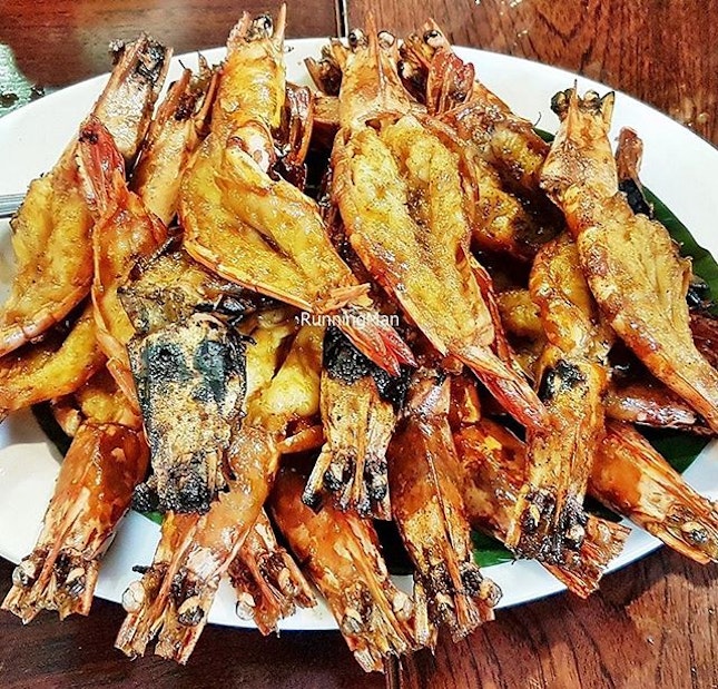 Udang Bakar (SGD $30 for 10 tiger prawns) @ Gurame Indonesian Restaurant.
