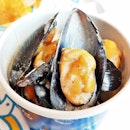 Garlic Toast & Mussels Set (SGD $9.80) @ Big Fish Small Fish.