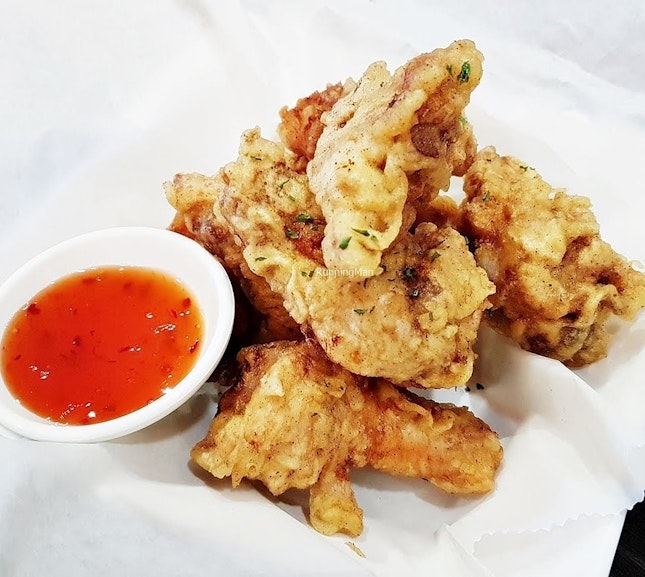 Huraideu Chikin / Fried Chicken Wings (SGD $17.50 Half) @ Three Meals A Day.