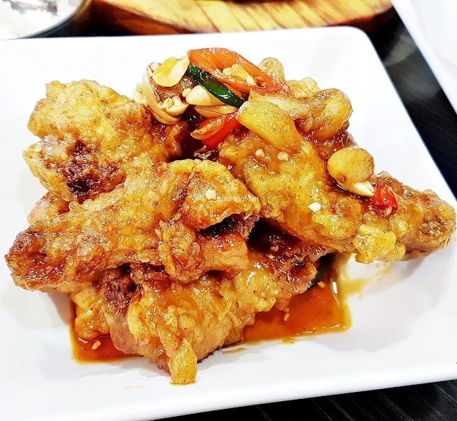 Maneul Dak Ganjang / Garlic Soy Sauce Chicken Wings (SGD $17.50 Half) @ Three Meals A Day.