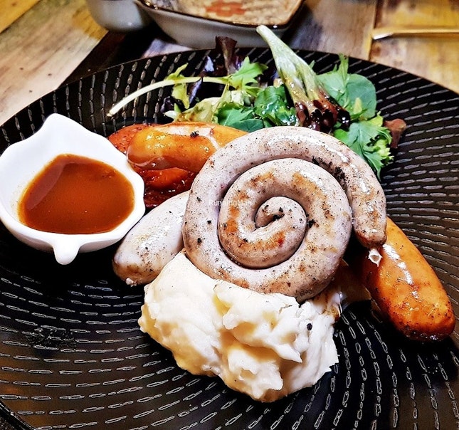 Bangers & Mash With Curry Ketchup (SGD $18.90) @ Brunches Cafe.