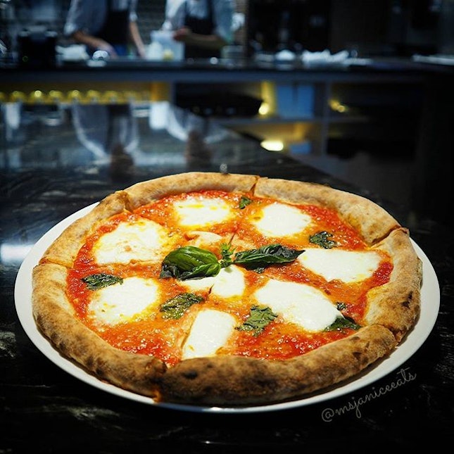 Margherita Pizza (S$26.00)
San Marzano Tomatoes | Mozzarella Fior di Latte | Grana Padano | Basil |Extra Virgin Olive Oil
🍕
This has to be one of the best margherita pizzas I have tried so far, thanks to Atmastel’s uncompromising dedication to crafting food that brings out the true and natural flavours from the fresh produce used.