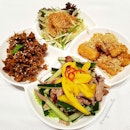 JUMBO 'Petite' Four Platter 珍宝四小碟 (Set Menu A)* Chilled Mango and Shredded Roast Duck Salad 香芒火鸭丝* Chilled Marinated Jellyfish 生捞海蜇* Crispy-Fried Tofu with Pork Floss 脆皮肉菘豆腐* Crispy-Fried Baby Squid 苏东仔🌟My family and I enjoyed this dish so much that we went back to the restaurant a second time and ordered the same meal set.