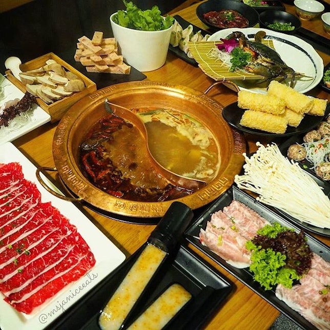 🌟 LongQing Hotpot 🌟

If you are a hotpot lover (like me!), you really have to pay LongQing a visit.