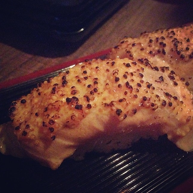 Aburi salmon sushi!
