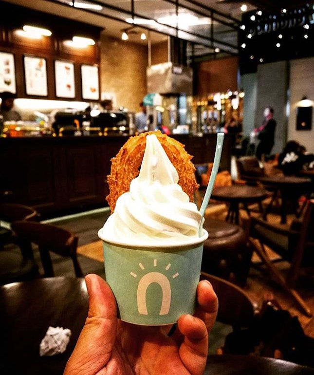 Cold weather is the best time to eat ice cream
*
*
*
Plain Ice Cream with Churros (RM9.90)

#churros #gentingtrip #sweettooth #burpple #burpplekl #icecream