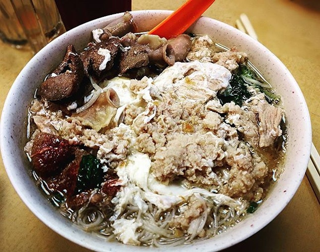 A hot bowl of Pork noodles which notorious for extremely long wait~~ are you fans of Pork noodle too?