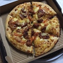 Curry chicken pizza from @pizzahut_sg.