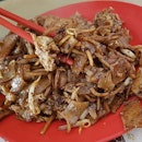 Lunchie before we go out dating~~~ so yummy the char kway tiao!