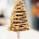 Speculoos cheesecake on a stick.