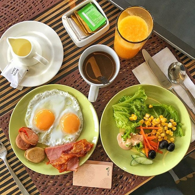 A good spread of breakfast at Acacia Hotel in Manila.