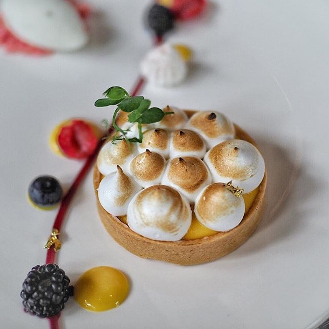 Must try Passionfruit Meringue Tart with Raspberry Jelly and Lemon Lime Sorbet available in a smaller version at Lime at ParkRoyal on Pickering @parkroyalpickering Dinner Buffet from $65.00++ (Sun to Thur) and $72.00++ (Fri and Sat) per pax.