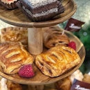Chocolate Raspberry Danish ($45/30pcs) What is a Christmas Dinner without some Classic Danish?