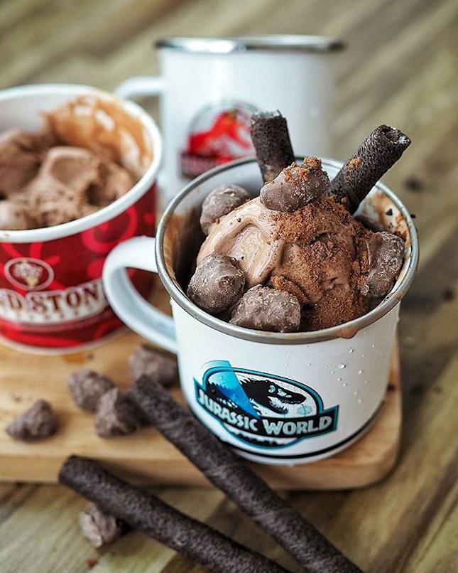 @coldstonecreamerysg has launched the limited edition Jurassic World Ice Cream Set ($16.90) with 6 different collectable cups available from 12 Oct to 22 Nov 2019.