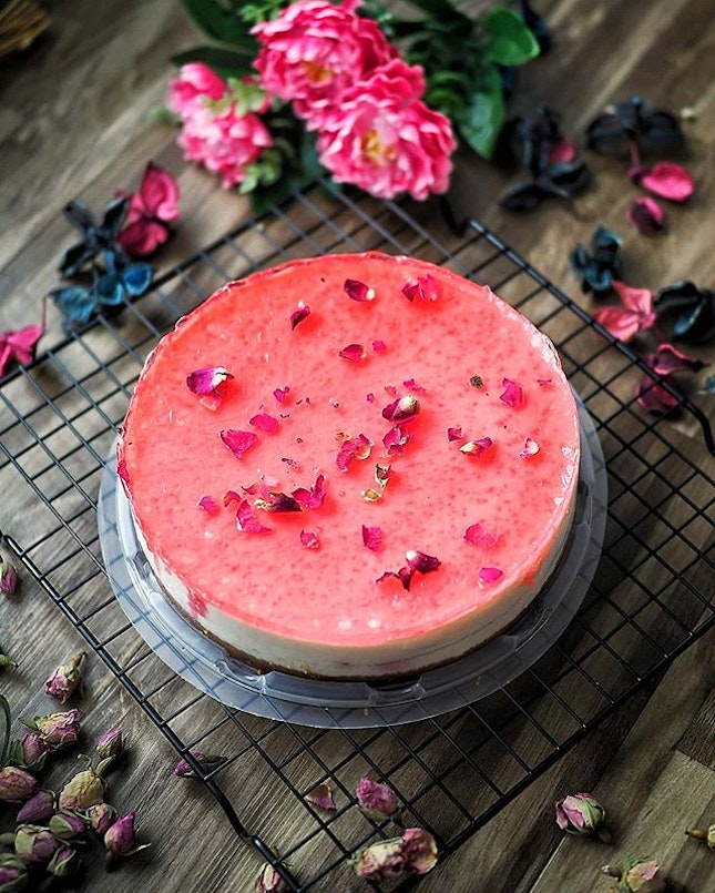@catandthefiddlecakes has introduced The Emperor's Romance Lychee Cheesecake that's avail only from 1 to 14 Feb 2020.