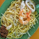 I preferred to dine out for Fried Hokkien Mee as it will dry up very fast for takeaway.