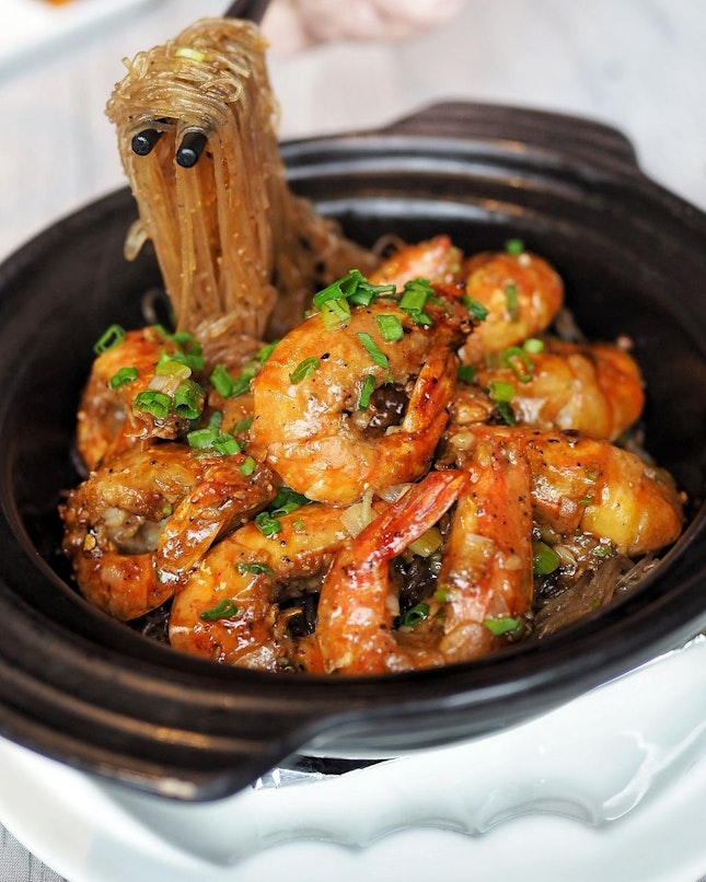 Baked Live Prawn with Vermicelli in Black and White Pepper