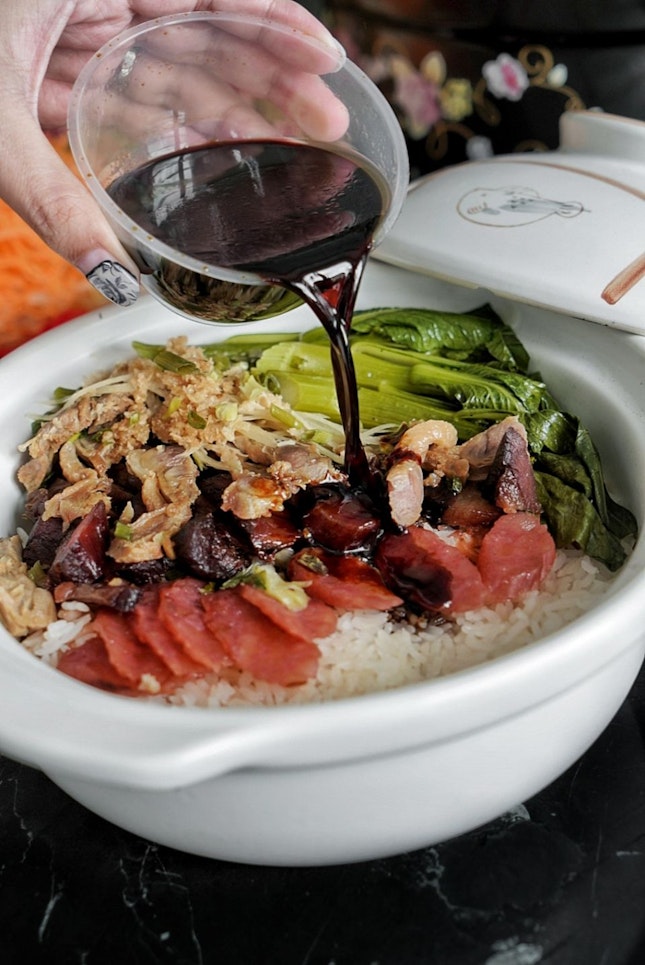Jasmine Pearl Rice with Premium Cured Meat & Chinese Lup-Cheong in Claypot