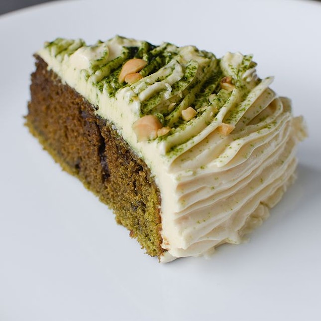 Matcha PB FABA-cream [$6.50]
Yet another special bake that's available while stock lasts, but thank god @welldressedsaladbarsg was kind enough to reserve a slice for me upon request.
