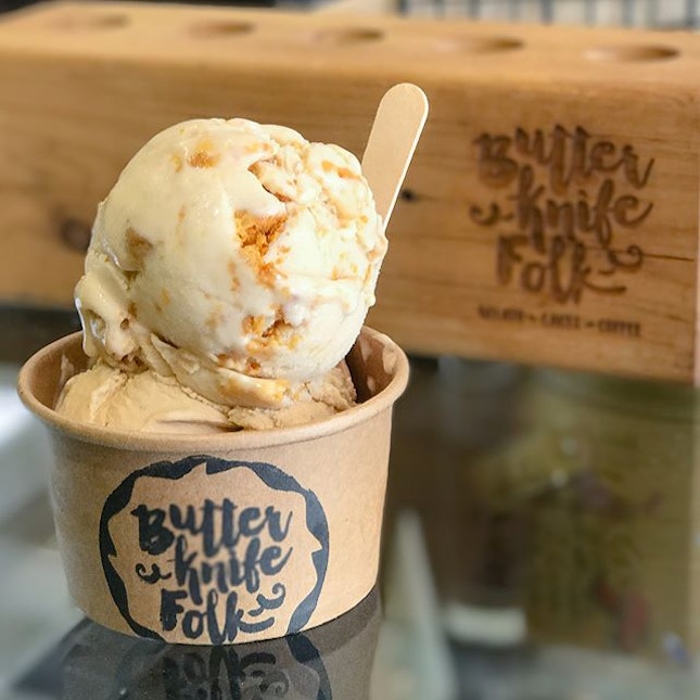 Double scoops ice cream [$8/ cup or cone]
Mooncake - exclusive flavour for the lunar festival, this ice cream comes with a lotus base that's embedded with traditional mooncake biscuits and salted egg yolk crumble.
