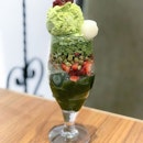 Matcha parfait [$15++]
One of the items available as part of the menu for the ongoing Matcha Fair till end October, this parfait comprises of a base layer of yuzu and matcha jelly, topped with matcha granola (Nissin brand, one of my favourite 💚), fresh strawberries, matcha cake and fresh cream and lastly, a scoop of matcha ice cream topped with red bean and glutinous rice balls.