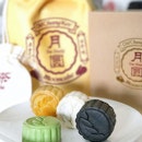 [jelly星期日] Old Chang Kee has joined the Mooncake train this year and offering a box of 4 minis at $28.80, together with a small satchel of tea leaves.