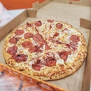 $7.90 for a whole, large size pepperoni pizza seems too crazy to be true but that's what newly opened Little Caesars is offering at their Raffles Place outlet.
