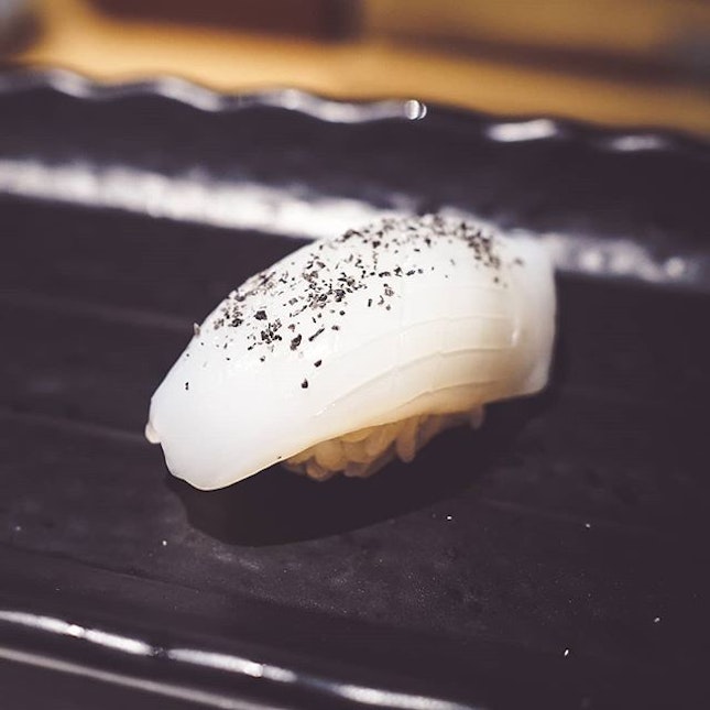 Ika 烏賊, or Squid
🍙
Sliced thinly by the skilled chefs at Ryo Sushi, this ika had a wonderful sweetness that increased slowly as the piece is chewed.