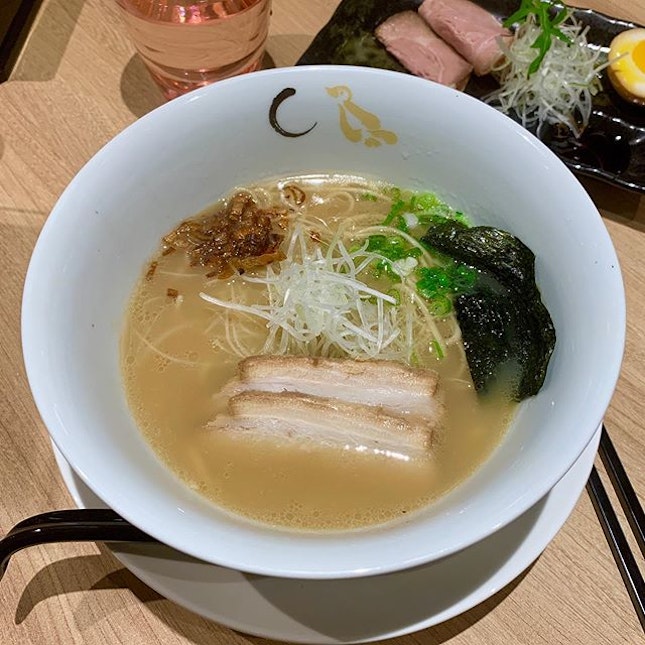 Causeway Point is becoming a happening place with the arrival of Konjiki Hototogisu - a 1 star Michelin Ramen Store - at the mall.