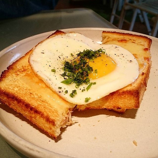 Croque Madame ($10)

Another light meal 🍃
The crispy toasted bread and the ham are 👌

On another note, it was unexpectedly quiet here on the weekends.