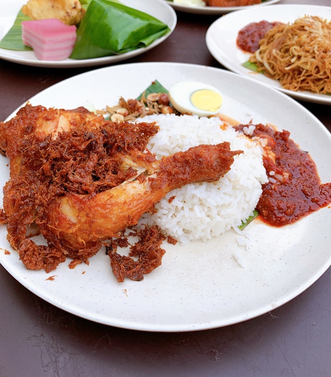 Nasi Lemak Ayam Goreng (RM10.40)