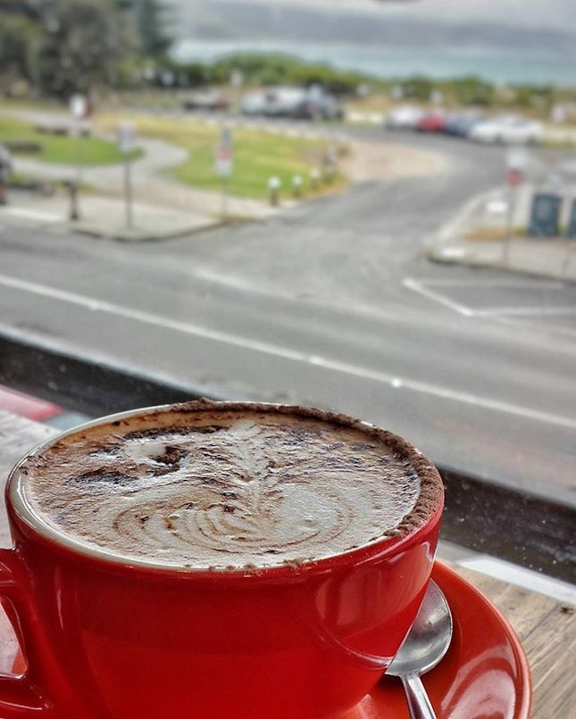 Sea View Coffee #☕ #🏄 #coffee #GreatOceanRoad #AlinaGoesMel #AlinaEatsMel #onthetable #burpple #vsco #vscocam #vscofood #whati8today #foodies #instadaily #webstagram #f52grams #먹스타그램 #cafe #cuppajoe