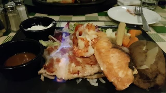 Flambeau chicken steak with salmon and sea prawn #sgfood #sgfoodies #yummy #sg #burpple #burpplesg #dinner #foodlover #food #foodporn #instafood #justeatlah #jacksplacesg @jacksplacesg