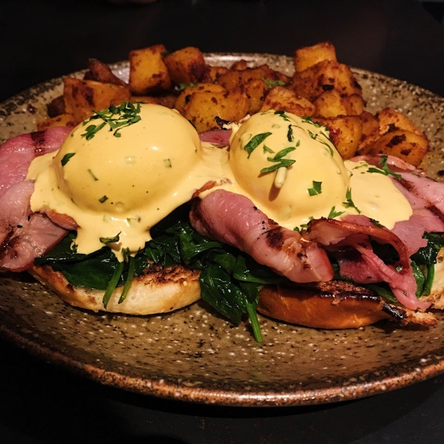 Egg Benedict With Bacon, Baby Spinach And Spicy Roasted Potato
