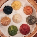 multicolored xlb that had both hits and misses ~~~ the 8 flavours are original, garlic, ginseng, foie gras, truffle, cheese, crab roe and szechuan.