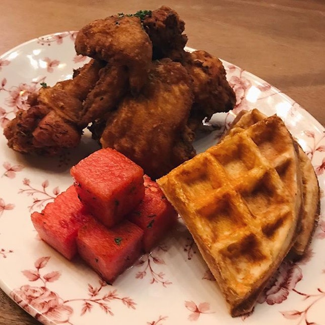 one of the best chicken and waffles — the waffles were soft and fluffy w a hint of cheddar, it went AMAZING w the bourbon maple syrup which was my favvv thing ever.