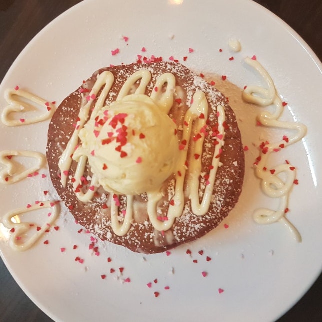 Red Velvet & Vanilla Ice Cream Pancake