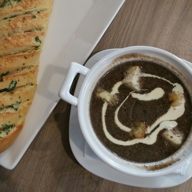 Garlic Bread & Mushroom Soup
