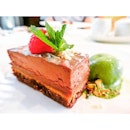 Time for dessert 😚🍰
Valrhona Dark Chocolate Royal Cake with Green Tea Ice Cream
Full review at http://thehungrygeek.com/2016/02/18/au-petit-salut-choux-buns-haagen-dazs-ice-cream/