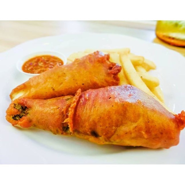 Beer-battered Fresh Seabass with Chips - recently featured by TODAY
The sea bass is super fresh and direct from Ah Hua Kelong every morning.