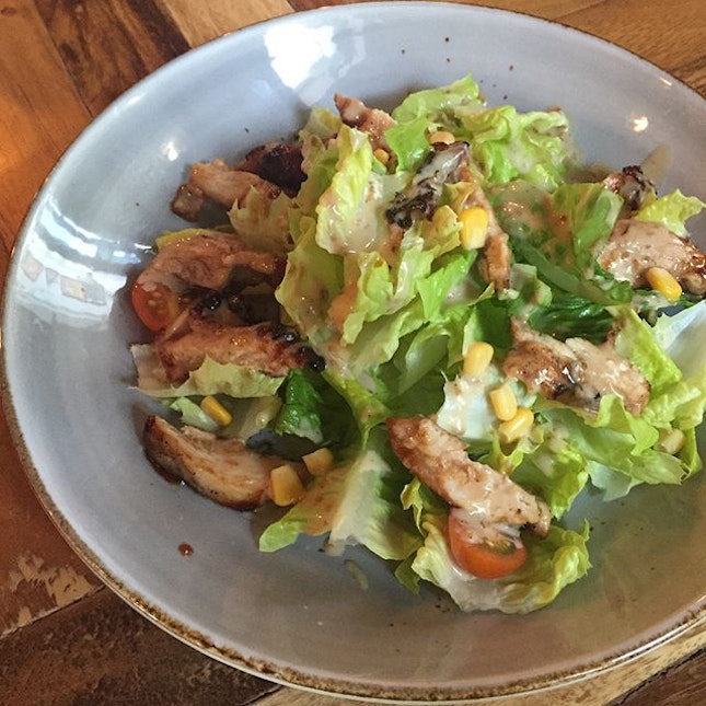 Chicken Teriyaki Salad ($14)
🥗
Crunchy greens & tender chicken chucks.